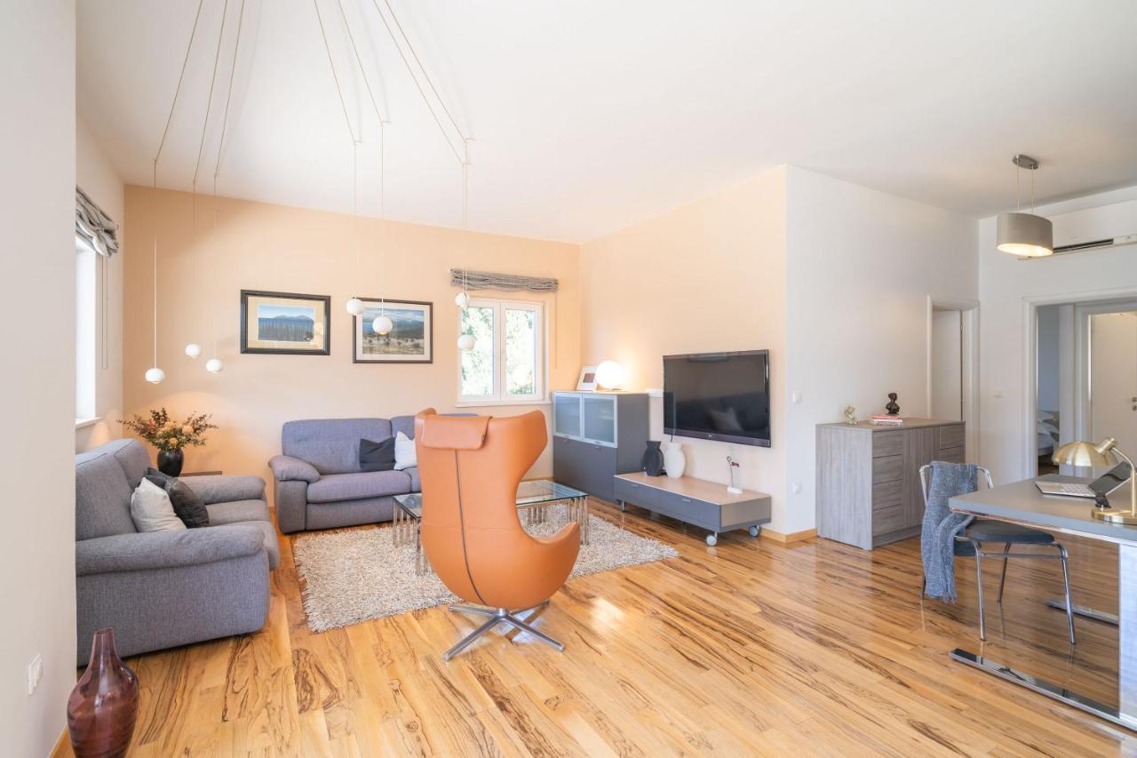 Penthouse Vis A Vis Apartment
