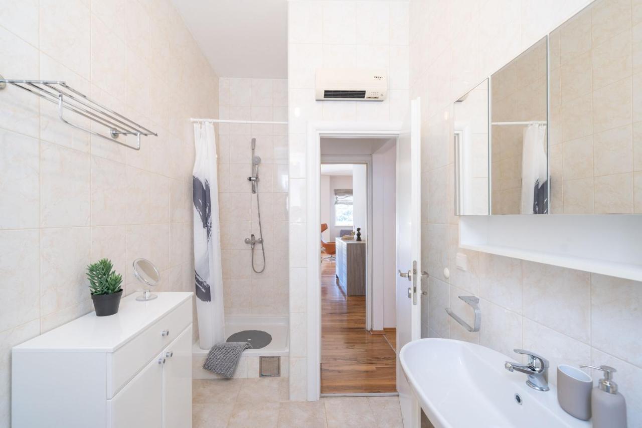 Penthouse Vis A Vis Apartment *